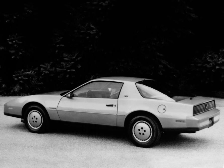  Pontiac Firebird S-E 1982 года  (фото 2 из 2)
